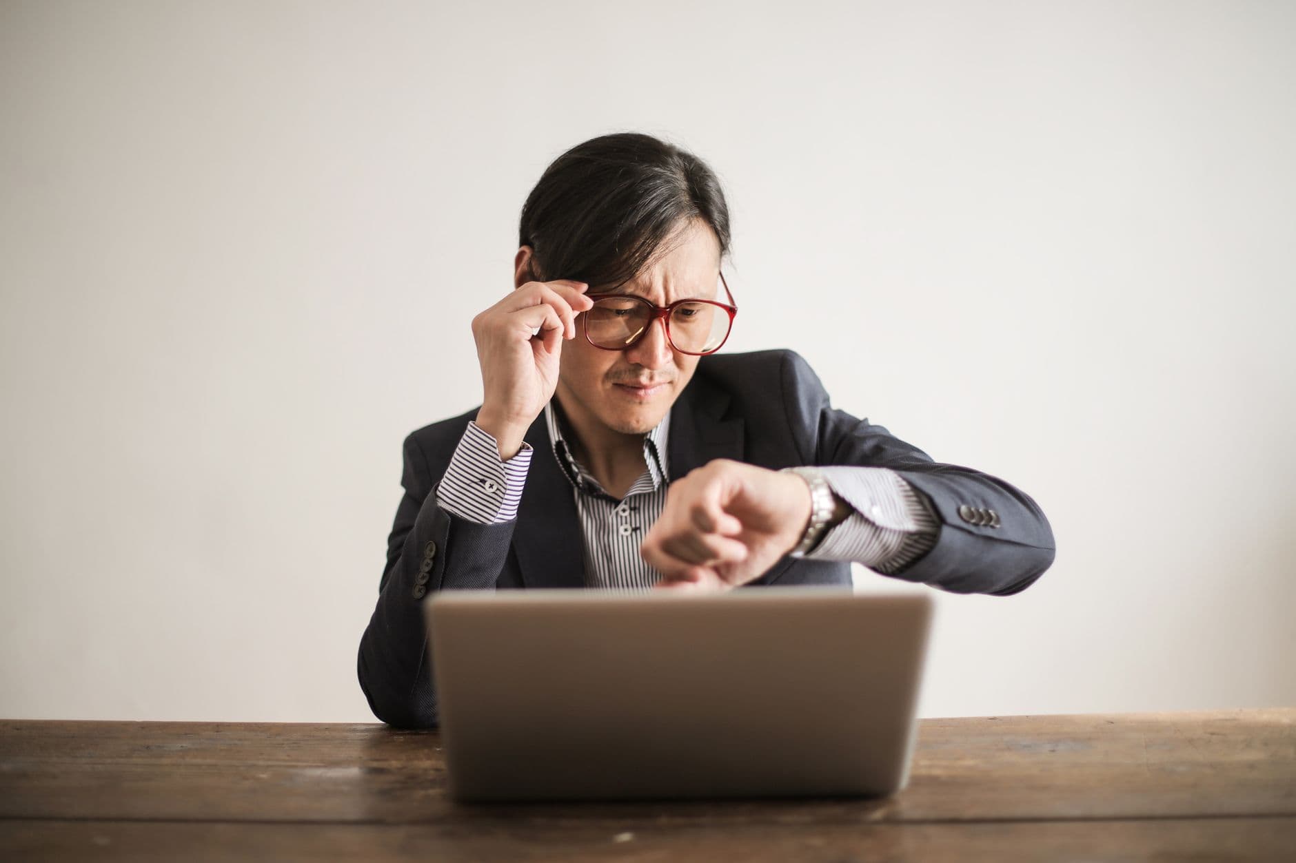 Cara Setup Perhitungan Lembur Otomatis di HRIS: Dari Integrasi Absensi sampai Slip Gaji Tanpa Hitung Manual