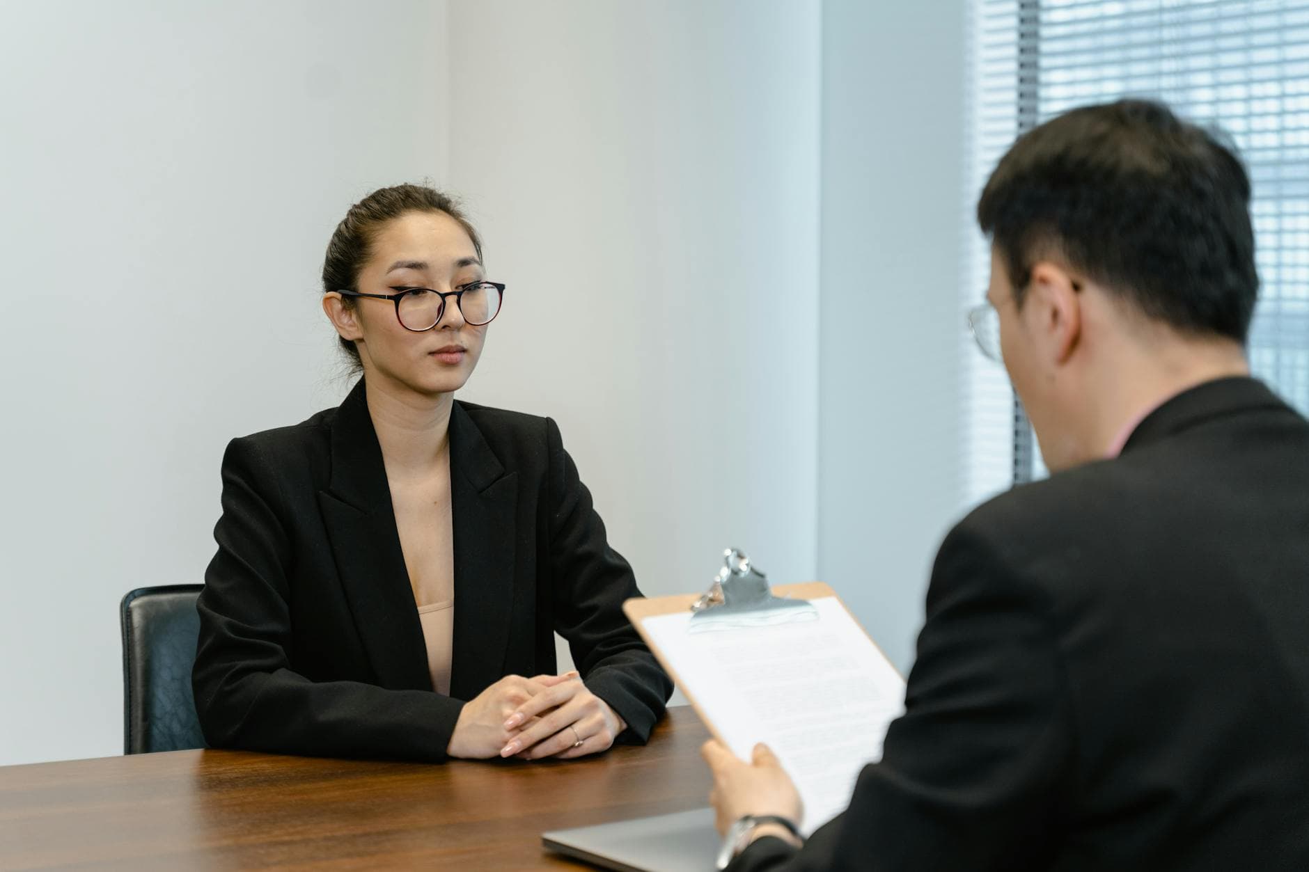 Exit Interview yang Efektif: 10 Pertanyaan agar Karyawan yang Resign Bicara Jujur