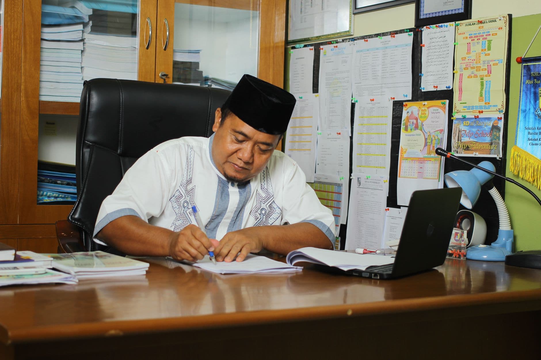 Cara Menyusun Jadwal Kerja Shift Malam yang Legal: Hak Karyawan, Kompensasi Wajib, dan Larangan yang Sering Diabaikan UKM